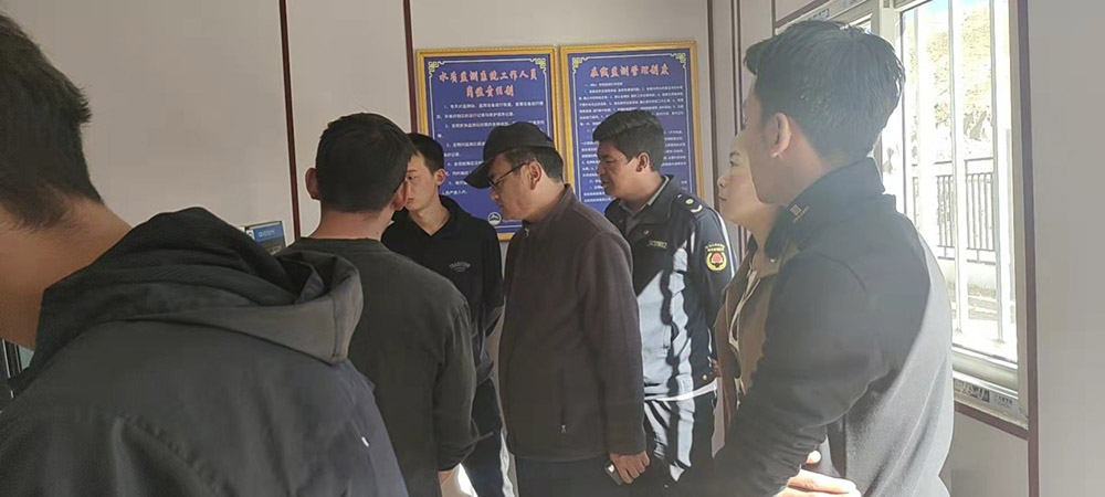 10月21日城管局、環(huán)保局及住建局局長(zhǎng)蒞臨我廠謝通門污水處理廠檢查運(yùn)行情況及了解整改階段。